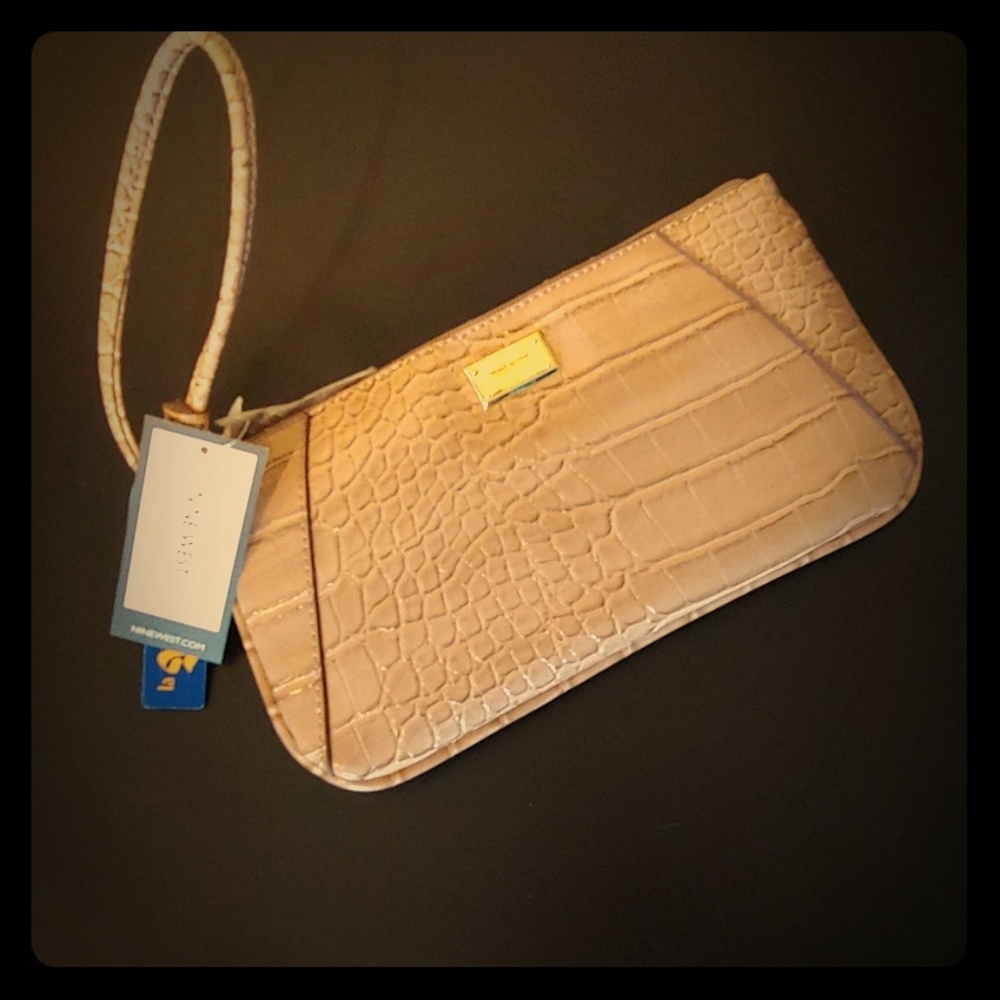 🪁2/$40 Nine West Scales Large Wristlet Quartz